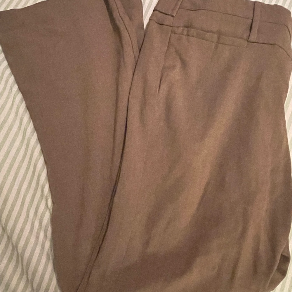 Size 9/10 Short Maurices Khakis